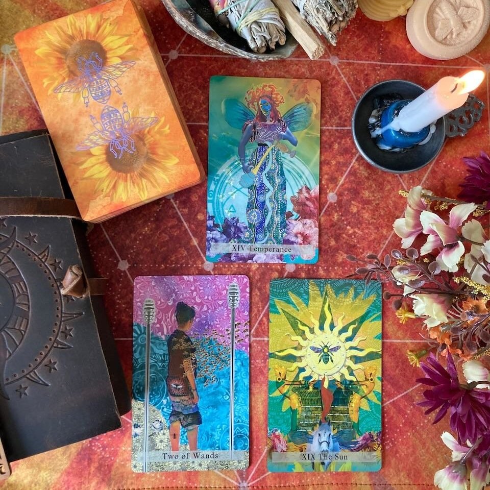 トランプ Sacred Are Tarot An RWS Bee-themed Tarot Deck — Bee, Butterfly, Dragonfly Tarot and